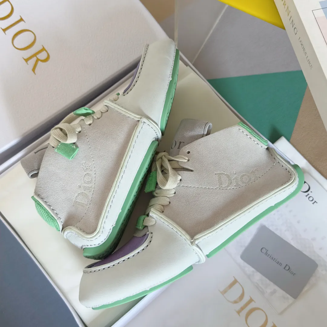 Men's shoes 💰680 Top version: Dior Roadie series catwalk couple style handmade casual sports shoes delivery counter exquisite packaging 🛍📦 ▪️Material: original custom imported first-layer cowhide ▪️Inner lining: original custom leather lining ▪️Sole: original molded anti-slip rubber material ▪️Sole thickness: 2CM ▪️Size: women's 35-40 / Men's 39-45